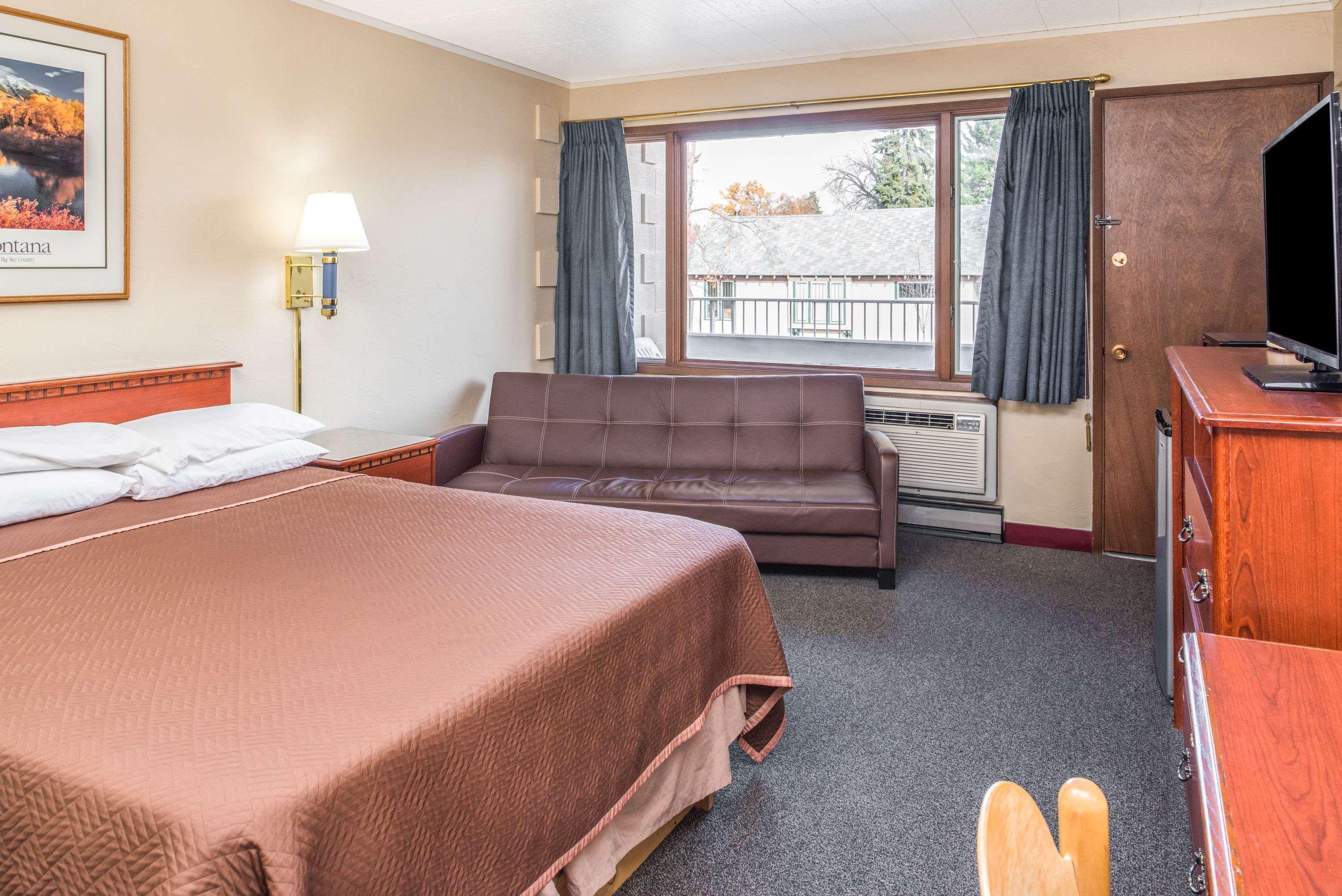 Travelodge By Wyndham קליספל מראה חיצוני תמונה