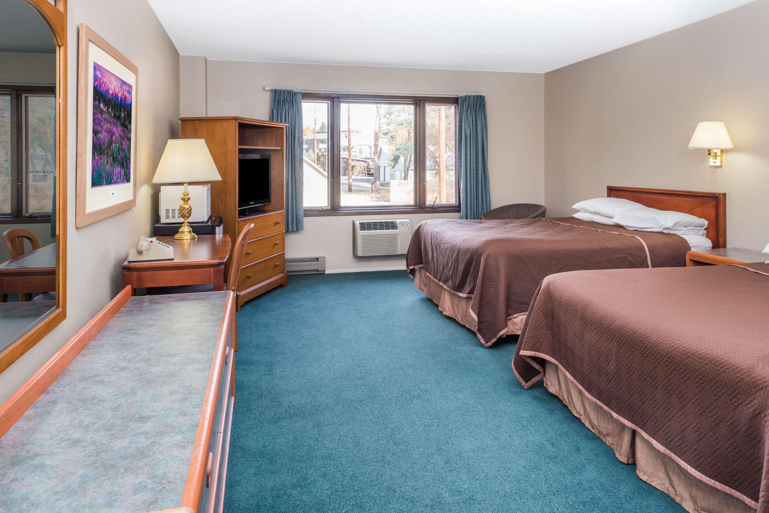 Travelodge By Wyndham קליספל מראה חיצוני תמונה