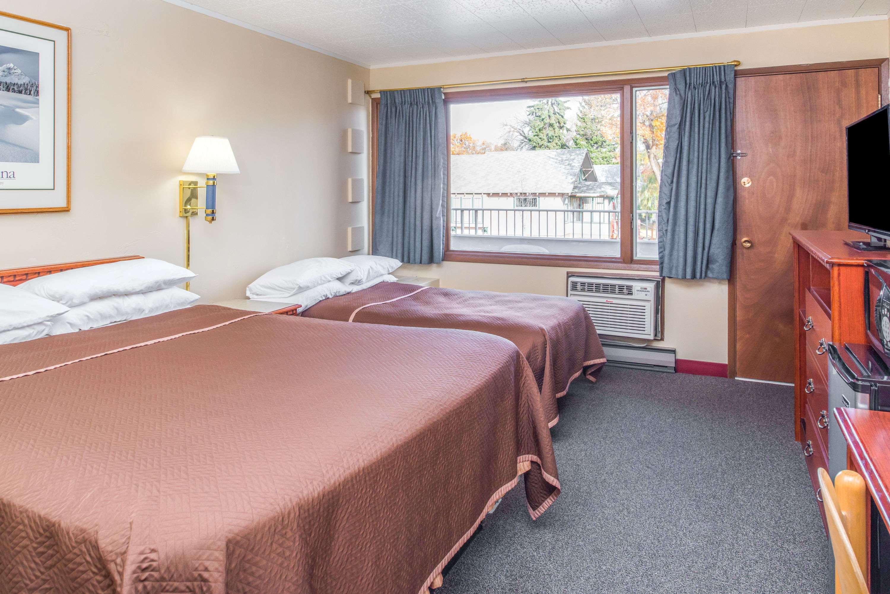 Travelodge By Wyndham קליספל מראה חיצוני תמונה