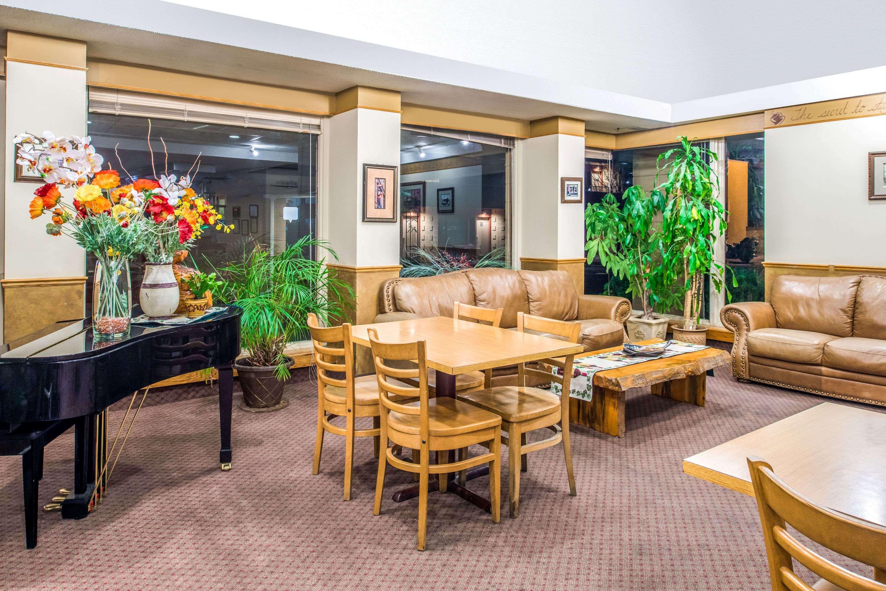 Travelodge By Wyndham קליספל מראה חיצוני תמונה