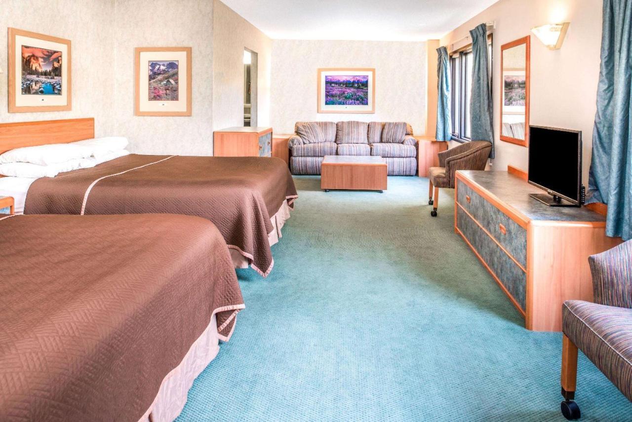 Travelodge By Wyndham קליספל מראה חיצוני תמונה