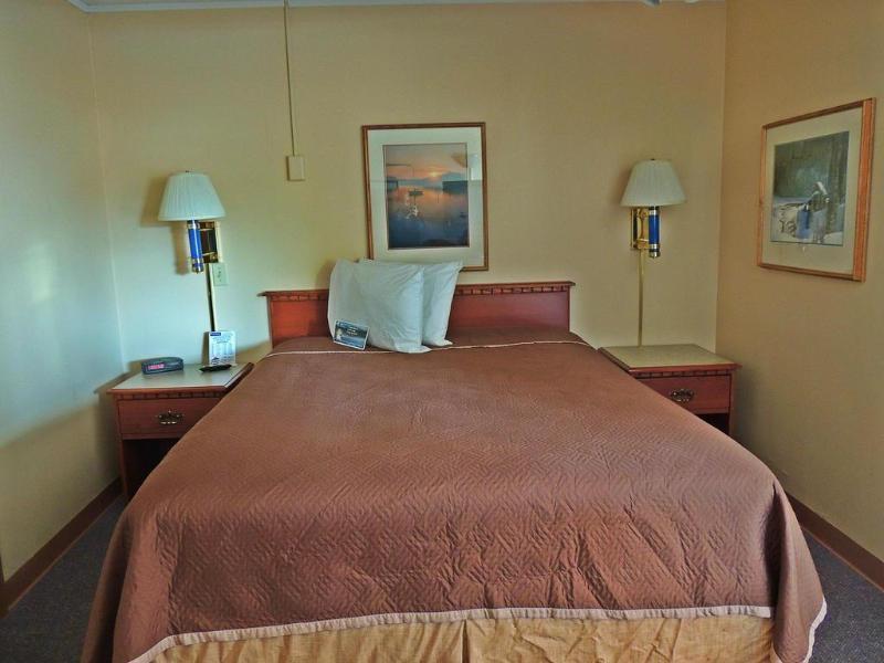 Travelodge By Wyndham קליספל מראה חיצוני תמונה