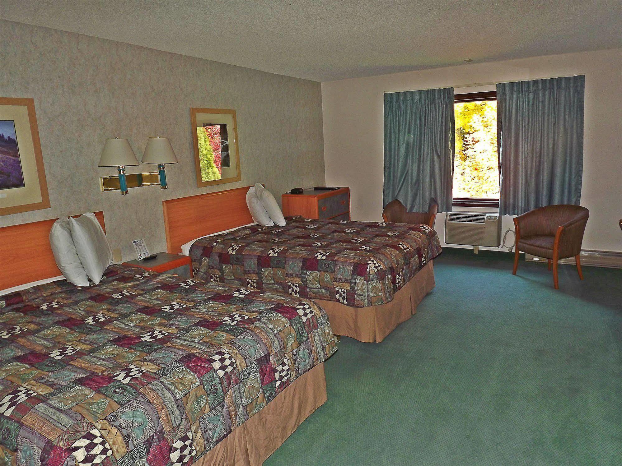 Travelodge By Wyndham קליספל מראה חיצוני תמונה